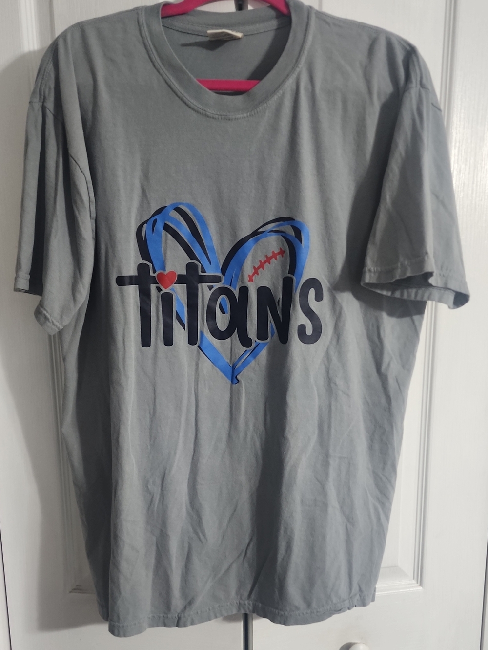💙 Comfort Colors Gray Women's Tee with Blue Heart Titans Graphic